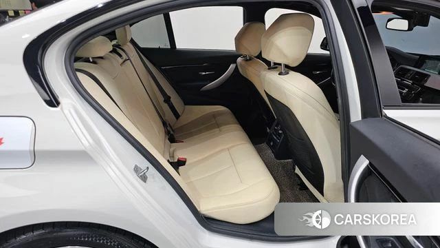 BMW 3 Series (F30) 2018 Белый из Кореи, фото 2