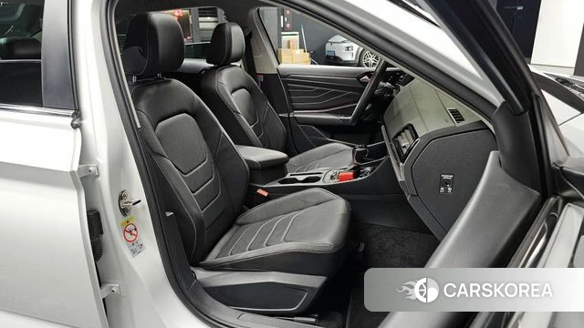 Volkswagen 7th Generation of Jetta 2022 Белый из Кореи, фото 2