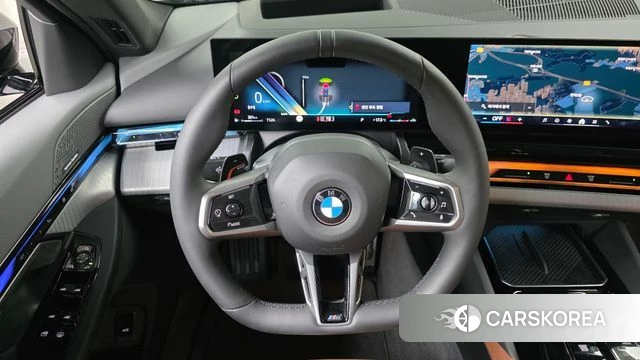 BMW 5 Series (G60) 2025 Черный из Кореи, фото 2