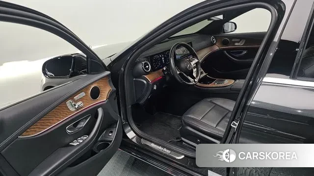 Mercedes-Benz E-Class W213 2022 Серый из Кореи, фото 2