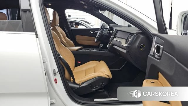 Volvo XC60 second Generation 2019 Белый из Кореи, фото 2