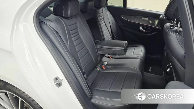 Mercedes-Benz E-Class W213 2022 Белый из Кореи, фото 2
