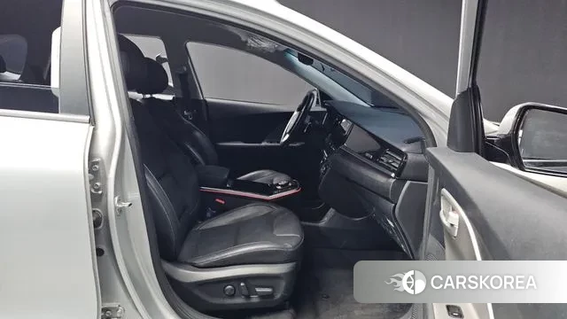 Kia Niro Plus 2022 Серебряный из Кореи, фото 2