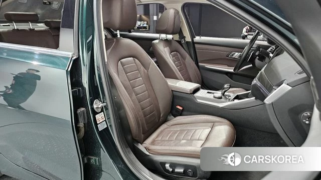 BMW 3 Series (G20) 2020 Темно-зеленый из Кореи, фото 2