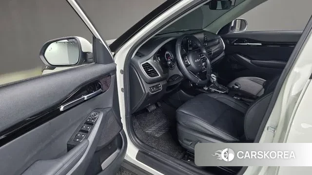 Kia Seltos 2022 Белый из Кореи, фото 2