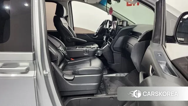 Hyundai Staria 2023 Серебряный из Кореи, фото 2