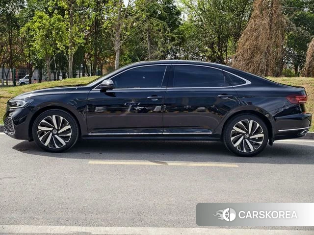 Volkswagen Passat 2023 Черный из Китая, фото 2