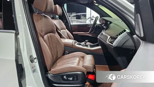 BMW X5 (G05) 2023 Белый из Кореи, фото 2