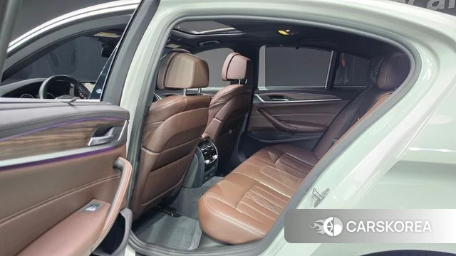 BMW 5 Series (G30) 2019 Белый из Кореи, фото 2