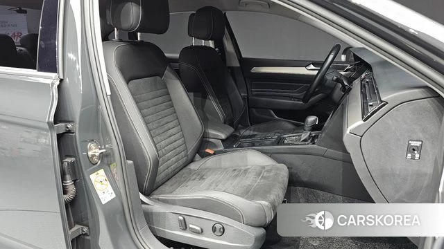 Volkswagen Passat GT (B8) 2021 Серый из Кореи, фото 2