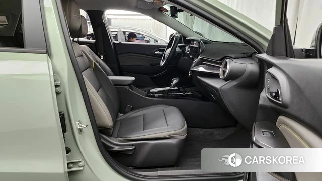 Chevrolet (GM Daewoo) Trax Crossover 2024 Светло-зеленый из Кореи, фото 2