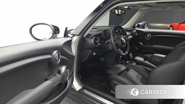 Mini Cooper 2021 Серебряный из Кореи, фото 2