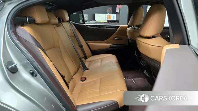 Lexus ES300h 7th generation 2021 Серебристо-серый из Кореи, фото 2