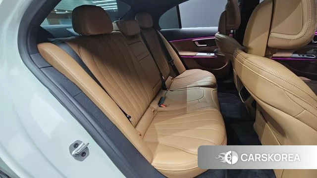 Mercedes-Benz E-Class W214 2025 Белый из Кореи, фото 2