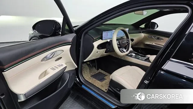 Genesis GV70 2024 Черный из Кореи, фото 2