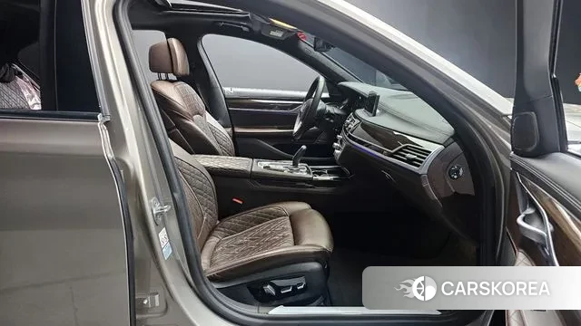 BMW 7 Series (G11) 2020 Песочный из Кореи, фото 2