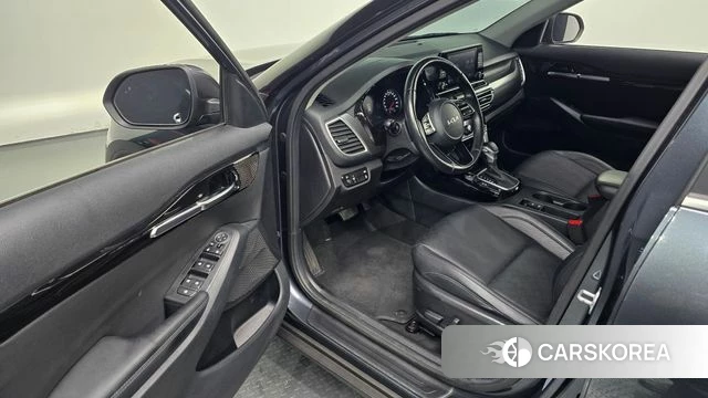 Kia Seltos 2022 Серый из Кореи, фото 2