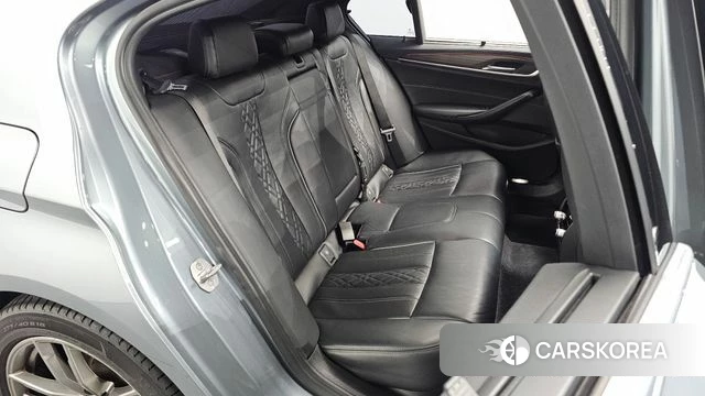 BMW 5 Series (G30) 2018 Серый из Кореи, фото 2