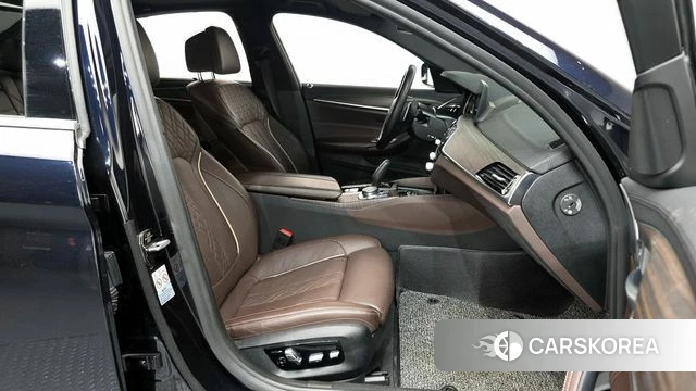 BMW 5 Series (G30) 2018 Черный из Кореи, фото 2