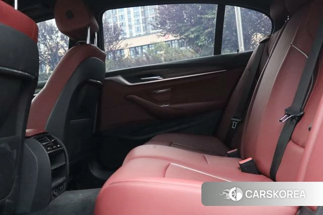 BMW 5 series 2022 Черный из Китая, фото 2