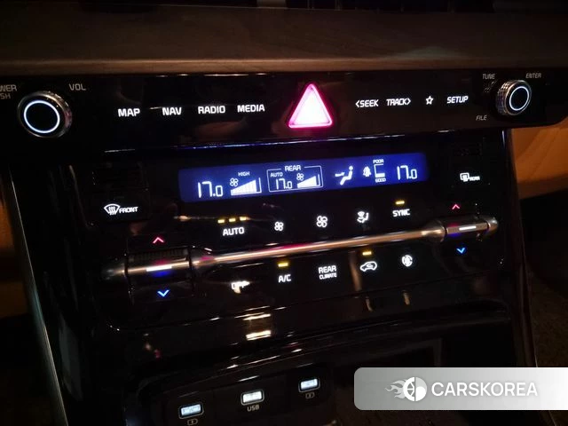 Kia Carnival 4th generation 2023 Белый из Кореи, фото 2