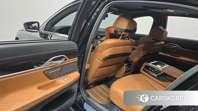 BMW 7 Series (G11) 2021 Черный из Кореи, фото 2