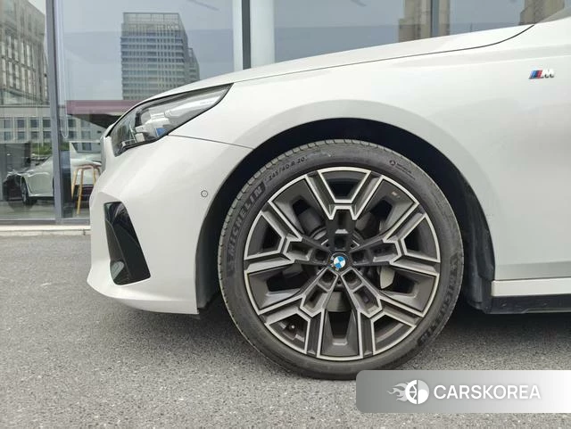 BMW 5 series 2025 Белый из Китая, фото 2
