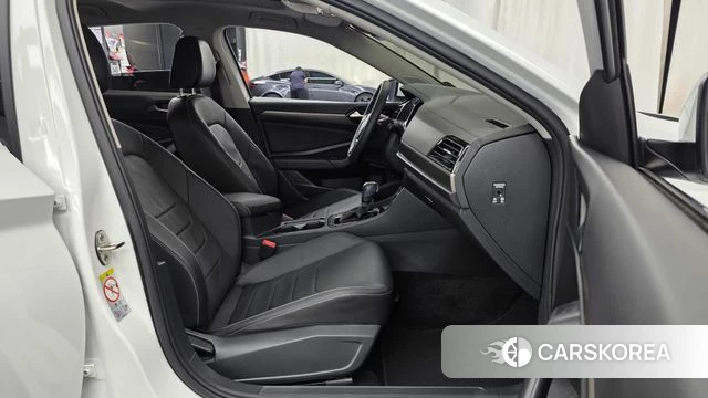 Volkswagen 7th Generation of Jetta 2021 Белый из Кореи, фото 2