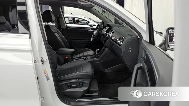Volkswagen Tiguan second Generation 2024 Белый из Кореи, фото 2
