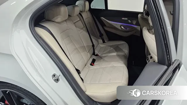 Mercedes-Benz E-Class W213 2023 Белый из Кореи, фото 2