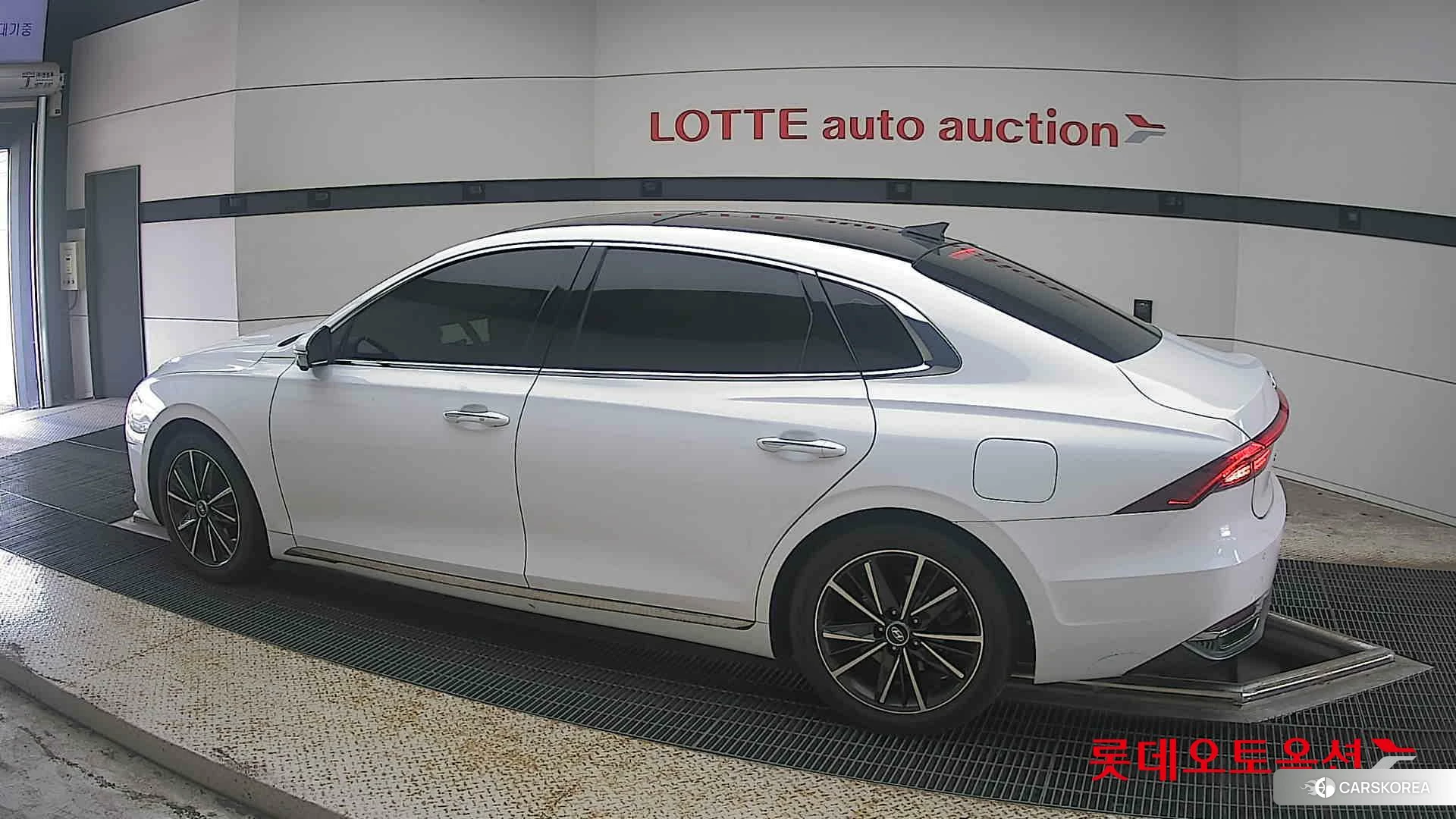Hyundai Grandeur 2022 Creamy White Pearl (optional) из Кореи, фото 2
