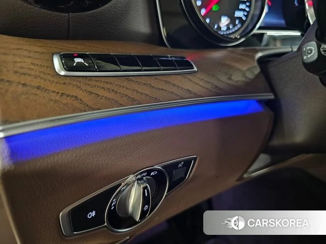 Mercedes-Benz E-Class W213 2019 Серый из Кореи, фото 2