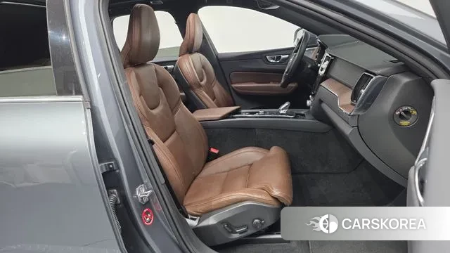 Volvo XC60 second Generation 2021 Серый из Кореи, фото 2