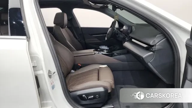 BMW 5 Series (G60) 2023 Белый из Кореи, фото 2