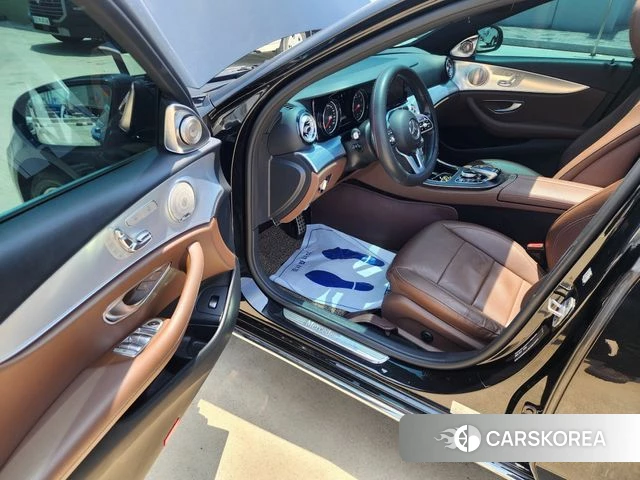 Mercedes-Benz E-Class W213 2019 Черный из Кореи, фото 2