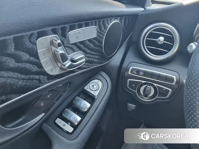 Mercedes-Benz GLC-Class X253 2019 Белый из Кореи, фото 2