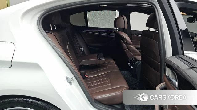 BMW 5 Series (G30) 2023 Белый из Кореи, фото 2