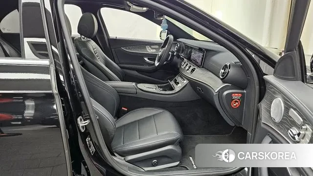 Mercedes-Benz E-Class W213 2020 Черный из Кореи, фото 2