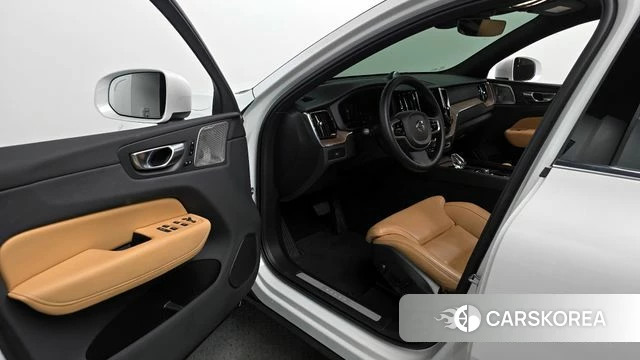 Volvo XC60 second Generation 2023 Белый из Кореи, фото 2