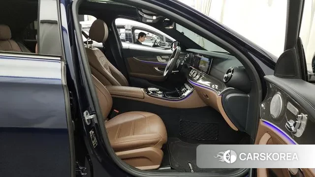 Mercedes-Benz E-Class W213 2019 Синий из Кореи, фото 2