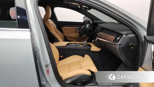 Volvo S90 2024 Серебряный из Кореи, фото 2