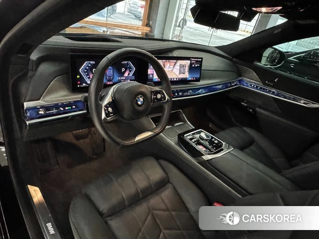 BMW 7 Series (G70) 2023 Черный из Кореи, фото 2
