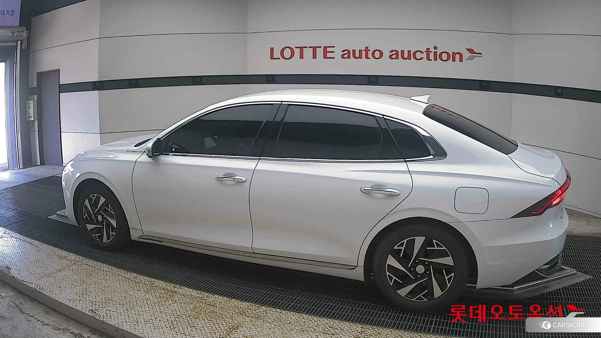 Hyundai Grandeur Hybrid 2023 Creamy White Pearl (optional) из Кореи, фото 2
