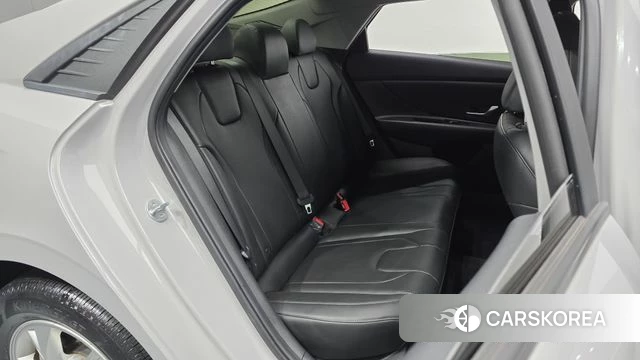 Hyundai Avante (CN7) 2022 Серебристо-серый из Кореи, фото 2