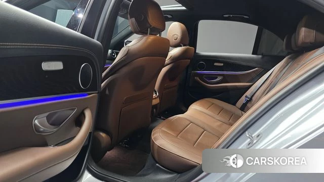 Mercedes-Benz E-Class W213 2023 Серебряный из Кореи, фото 2