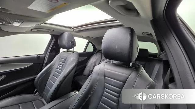 Mercedes-Benz E-Class W213 2018 Синий из Кореи, фото 2