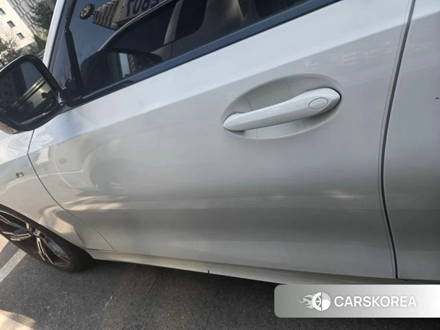 BMW 3 Series (G20) 2023 Белый из Кореи, фото 2