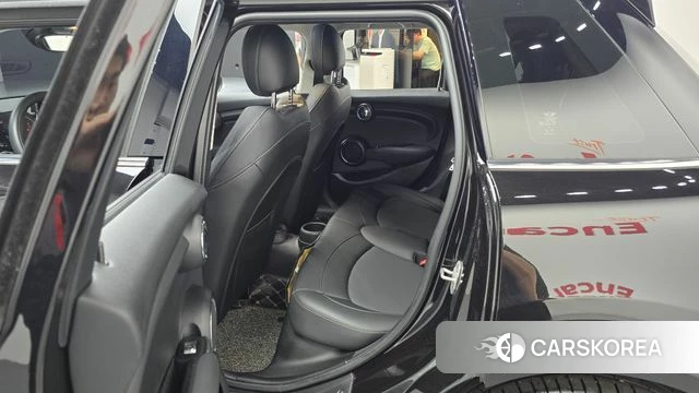Mini Cooper 2021 Черный из Кореи, фото 2