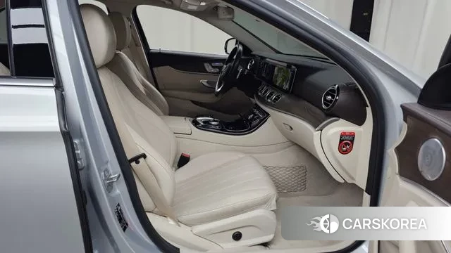 Mercedes-Benz E-Class W213 2018 Серебряный из Кореи, фото 2