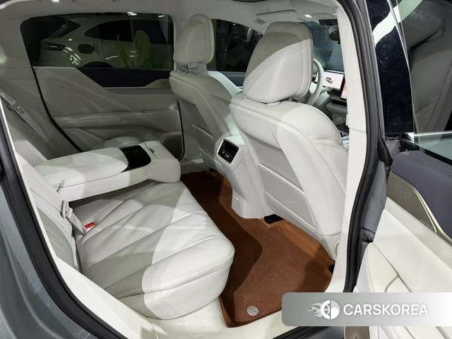 Buick Realm L7 2026 Серебристо-серый из Китая, фото 2
